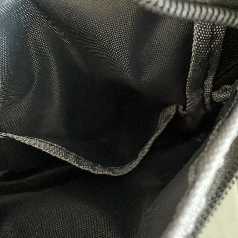 NWOT - Cross Body Bag - Picture 4 of 8